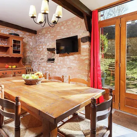 Beautiful House Near Lake In Saint-cirq-madelon