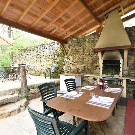 Beautiful House Near Lake In Saint-cirq-madelon